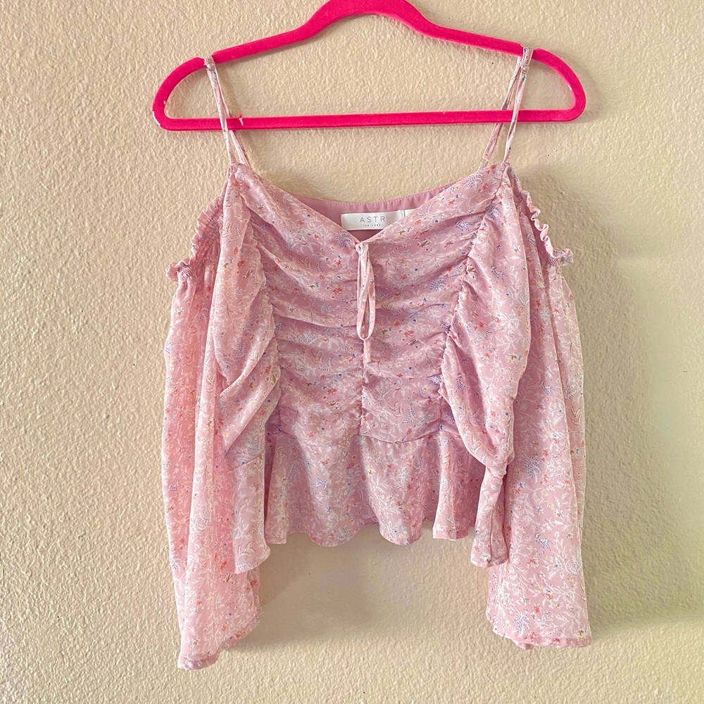 ASTR Cold shoulder crop top